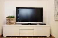 Televízia a/alebo spoločenská miestnosť v ubytovaní Casa Vela Bianca Mondello Addaura