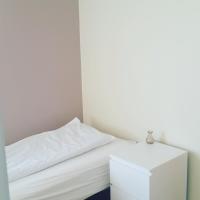 Postel nebo postele na pokoji v ubytování Hrafnabjörg 4