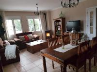 A television and/or entertainment centre at CASA RURAL EL SAUCE. A 2,5 KM DE CUENCA CAPITAL