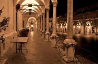 A restaurant or other place to eat at Appartamento a Palazzo Vinci