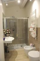 A bathroom at Il Granaio di Rossetti Elisabetta