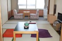 Lake Toya Hotel Guide 2026: 16 Toyako Onsen Hotels, Lake-View Rooms, Sky Open-Air Baths and Fireworks from Your Room
