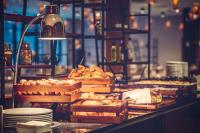 Jídlo v hotelu nebo okolí