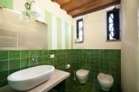 A bathroom at Bosco Ai Marzi