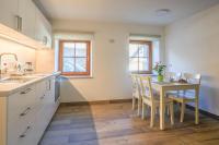Kuchyň nebo kuchyňský kout v ubytování Apartmaji Tina