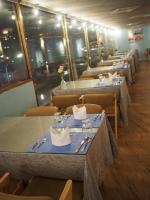 Ein Restaurant oder anderes Speiselokal in der Unterkunft Bitan Hotel 