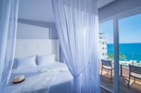 Posteľ alebo postele v izbe v ubytovaní Mari Kristin Beach Hotel