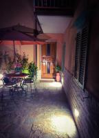 Patio alebo iná vonkajšia časť ubytovania Cuore di Nozzano Castello