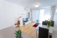 Televízia a/alebo spoločenská miestnosť v ubytovaní ARIJANA APARTMAN free private garage