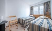 Postel nebo postele na pokoji v ubytování TarracoHomes, Apartamento Rosa Salou con Terraza y Vistas a la Playa