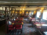 Restaurace v ubytování Raleghs Cross Inn
