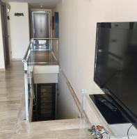 Televízia a/alebo spoločenská miestnosť v ubytovaní Duplex Carma