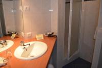 Kupatilo u objektu Logis Hotel Les Vosges