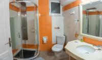 Koupelna v ubytování Aklidi Hotel