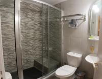 Koupelna v ubytování Aklidi Hotel