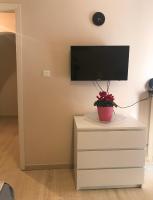 Telewizja i/lub zestaw kina domowego w obiekcie Marina Apartment