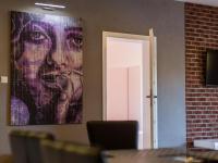 Televízia a/alebo spoločenská miestnosť v ubytovaní Apartament Wakacyjny z tarasem