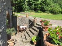 A garden outside Relax totale nel Bosco Lucca