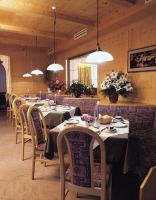 Reštaurácia alebo iné gastronomické zariadenie v ubytovaní Hotel Pichlerhof
