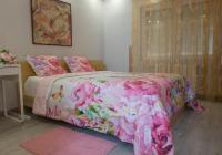 A bed or beds in a room at Camp Nou, Europa Fira - modern two-bedroom apartment with heating