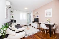 Televízia a/alebo spoločenská miestnosť v ubytovaní Apartman Bubli