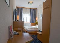 Posteľ alebo postele v izbe v ubytovaní Hotel Bayrischer Hof