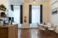 Kuchyňa alebo kuchynka v ubytovaní Pula city center apartments