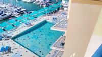 Bazén v ubytování Albufeira Marina Penthouse 1 nebo v jeho okolí