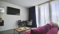 Televízia a/alebo spoločenská miestnosť v ubytovaní Sky Beach Aparthotel