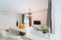 Televízia a/alebo spoločenská miestnosť v ubytovaní Villa Donato with Jacuzzi