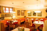 Reštaurácia alebo iné gastronomické zariadenie v ubytovaní Gastwirtschaft & Hotel Holzinger