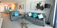 Qube Broadbeach Ocean View Apartmentsにあるシーティングエリア