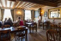 Hosté ubytování The Dog & Bear Hotel