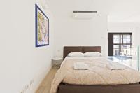 A bed or beds in a room at Elegant Loft with Balcony!