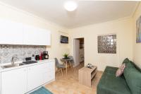 Kuchyňa alebo kuchynka v ubytovaní Seven Heaven Premium Suites