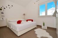 Posteľ alebo postele v izbe v ubytovaní Stunning View Apartment with pool
