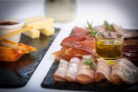 ホテルの敷地内または近くでの食事または食べ物
