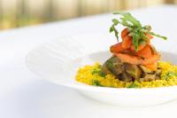 ホテルの敷地内または近くでの食事または食べ物