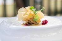 ホテルの敷地内または近くでの食事または食べ物
