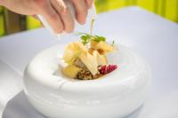 ホテルの敷地内または近くでの食事または食べ物