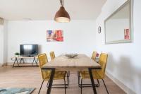 Televízia a/alebo spoločenská miestnosť v ubytovaní Tendency Apartments 5