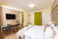 Televízia a/alebo spoločenská miestnosť v ubytovaní Seven Heaven Premium Suites