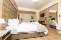 Posteľ alebo postele v izbe v ubytovaní Seven Heaven Premium Suites