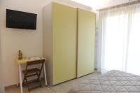 A television and/or entertainment centre at Il Granaio di Rossetti Elisabetta