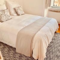 Postel nebo postele na pokoji v ubytování Apartments Alfacinha Ajuda