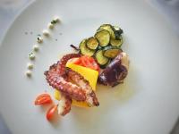 Jídlo v hotelu nebo okolí