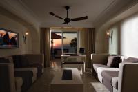 Jumeirah Capri Palaceにあるテレビまたはエンターテインメントセンター