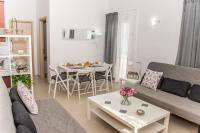 A seating area at Nikis Apartment