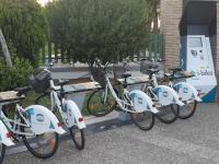 Jazda na bicykli v okolí ubytovania Alimos Studio Beach Apartment