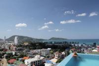 Bazén v ubytování WOW Apartment at Unity Patong nebo v jeho okolí